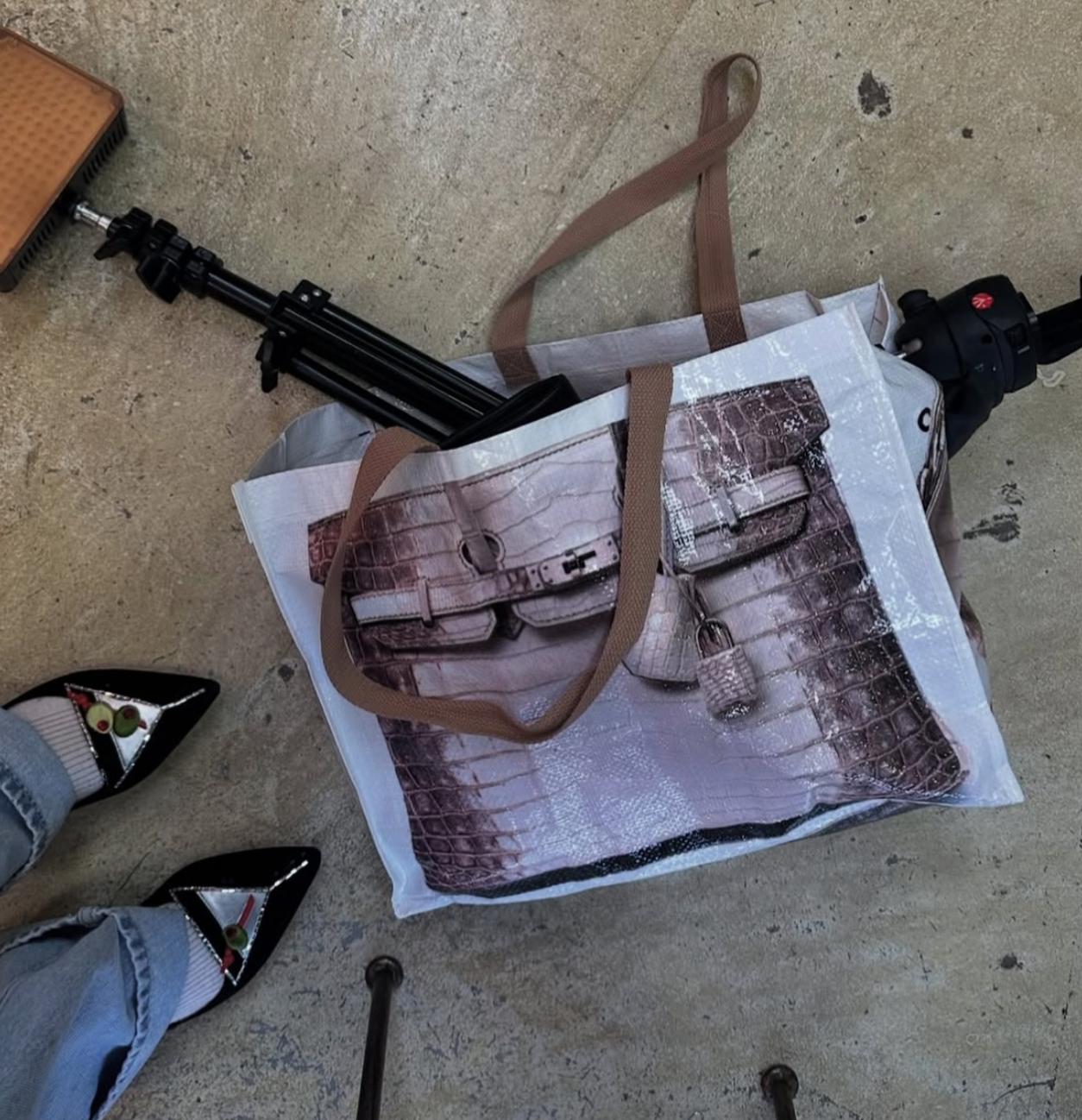 Why Everyone’s Obsessed with the STICKYBESTIE Viral Designer Grocery Bag