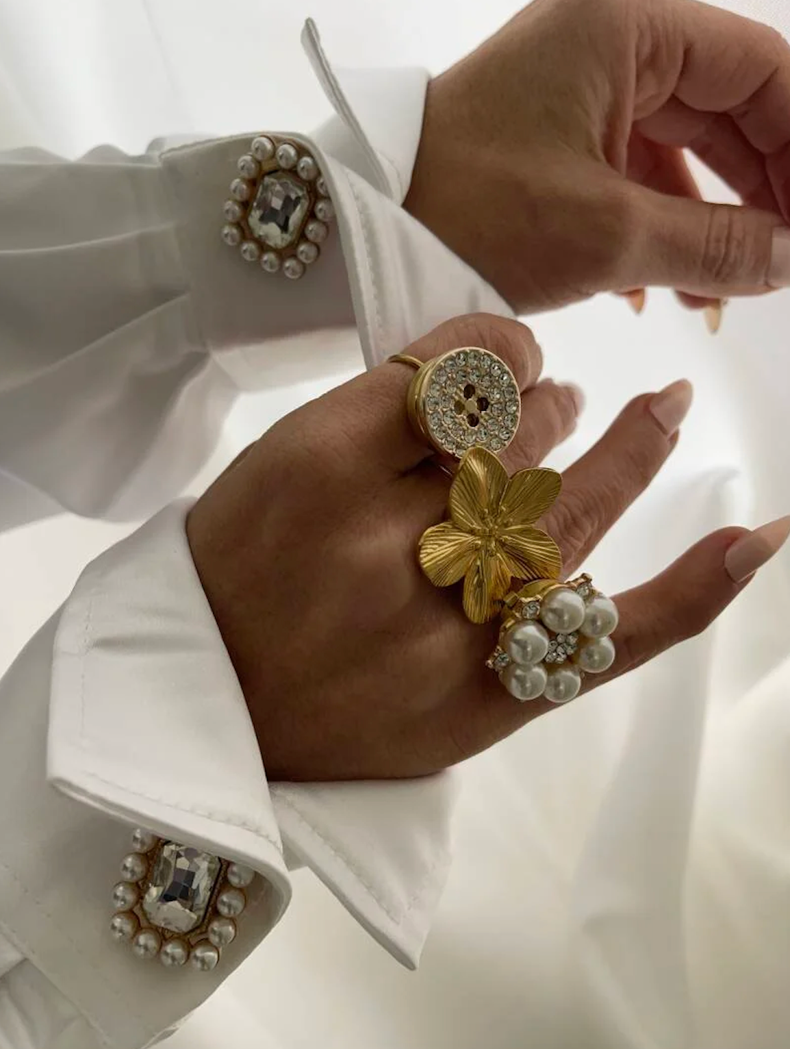 FLOWER BUTTON COVERS ULTRA WHITE